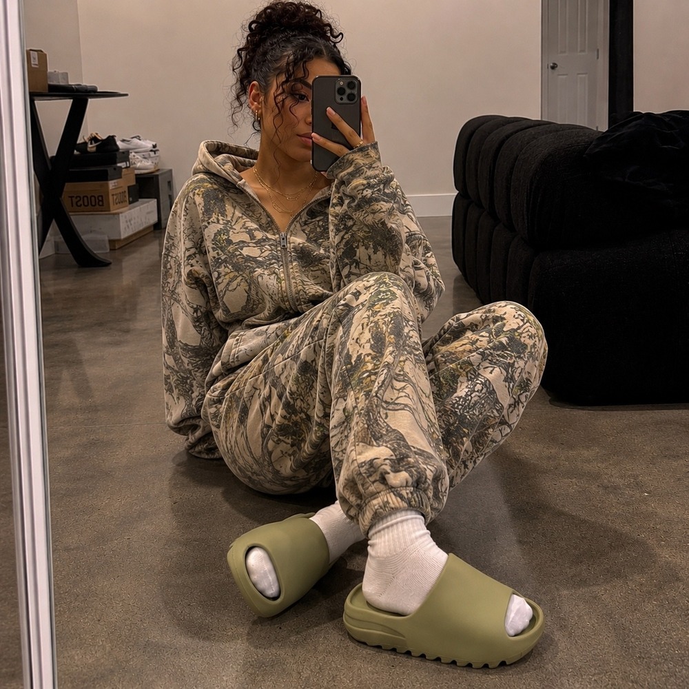 adidas Yeezy Slide Resin Olive Green Womens US 4 FX0494 Minimalist Sandals